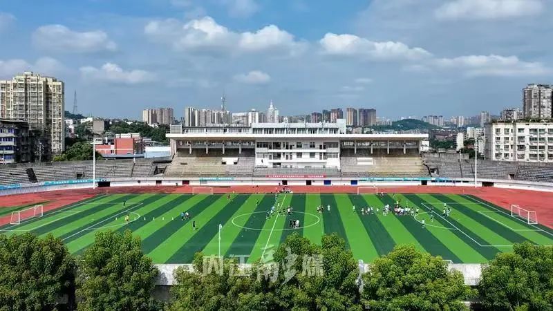 src, 从报名那天, 球员们身着