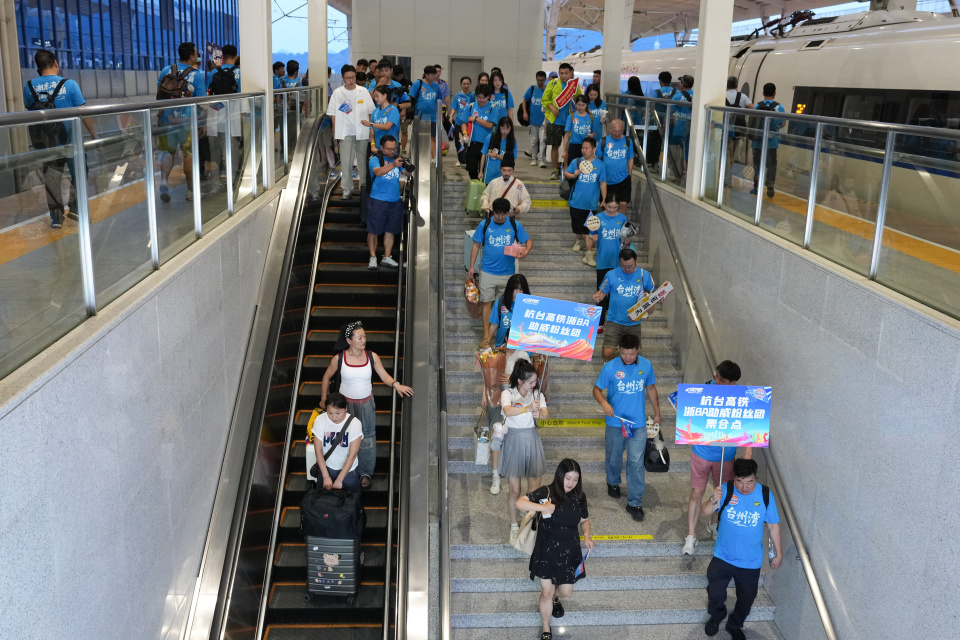 Lu, 新华社记者, com