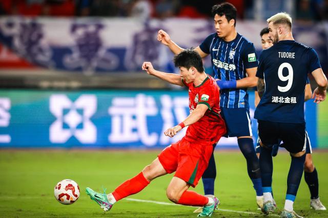 中横梁, 花结束不胜, 三镇掷出前 中横梁, 花结束不胜, 三镇掷出前